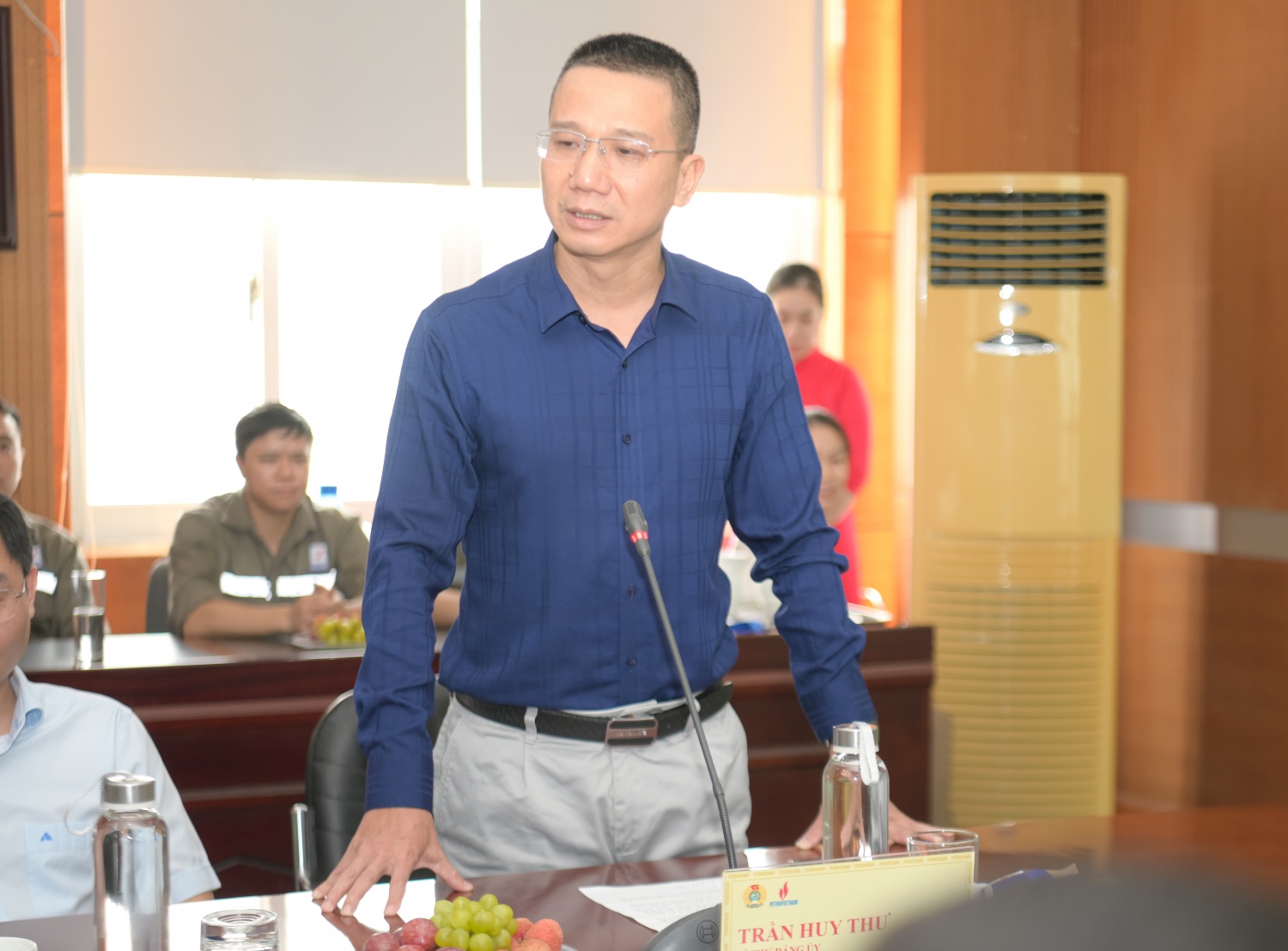 Lãnh đạo Tổng Liên đoàn Lao động Việt Nam và Công đoàn Dầu khí Việt Nam thăm, tặng quà người lao động có hoàn cảnh khó khăn