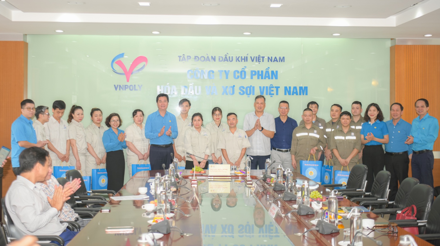 Lãnh đạo Tổng Liên đoàn Lao động Việt Nam và Công đoàn Dầu khí Việt Nam thăm, tặng quà người lao động có hoàn cảnh khó khăn