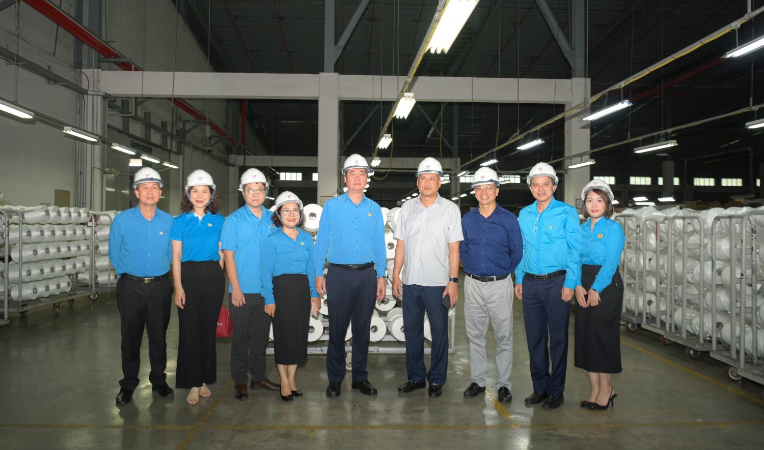 Lãnh đạo Tổng Liên đoàn Lao động Việt Nam và Công đoàn Dầu khí Việt Nam thăm, tặng quà người lao động có hoàn cảnh khó khăn