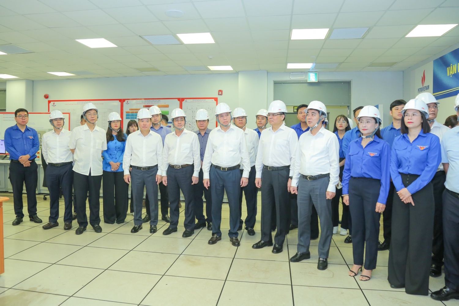 Đoàn khối DNTW gắn biển công trình thanh niên tại Nhà máy Nhiệt điện Sông Hậu 1