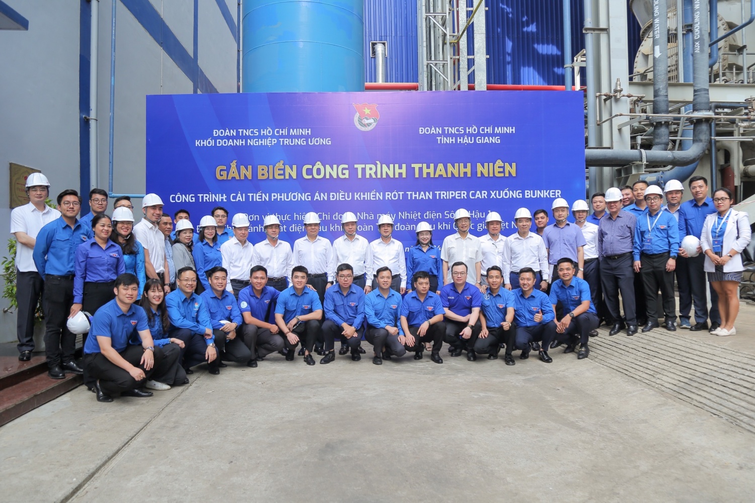 Đoàn khối DNTW gắn biển công trình thanh niên tại Nhà máy Nhiệt điện Sông Hậu 1