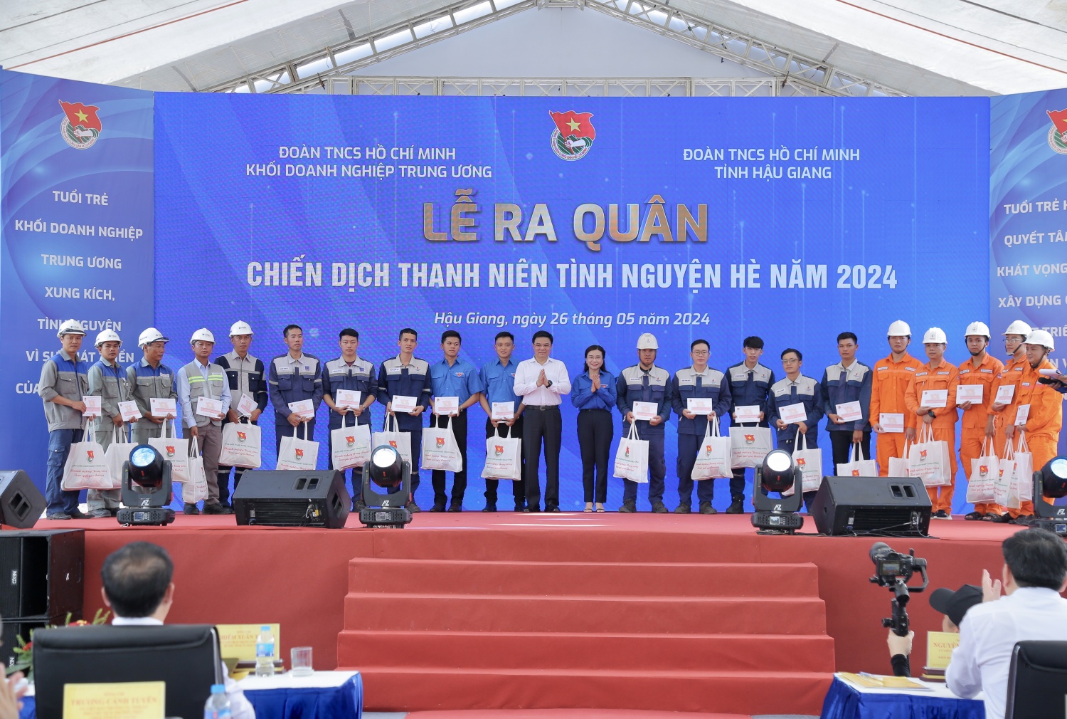 Petrovietnam trao tặng nhiều công trình an sinh tại Lễ ra quân Chiến dịch thanh niên tình nguyện hè năm 2024 của Đoàn Khối DNTW