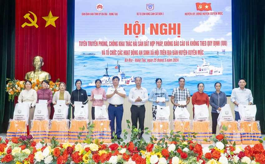 Bộ Tư lệnh Vùng Cảnh sát biển 3 đồng hành cùng ngư dân huyện Xuyên Mộc