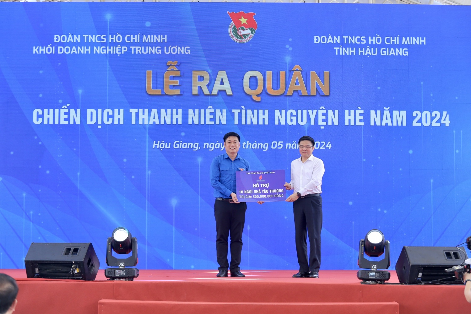 Petrovietnam trao tặng nhiều công trình an sinh tại Lễ ra quân Chiến dịch thanh niên tình nguyện hè năm 2024 của Đoàn Khối DNTW