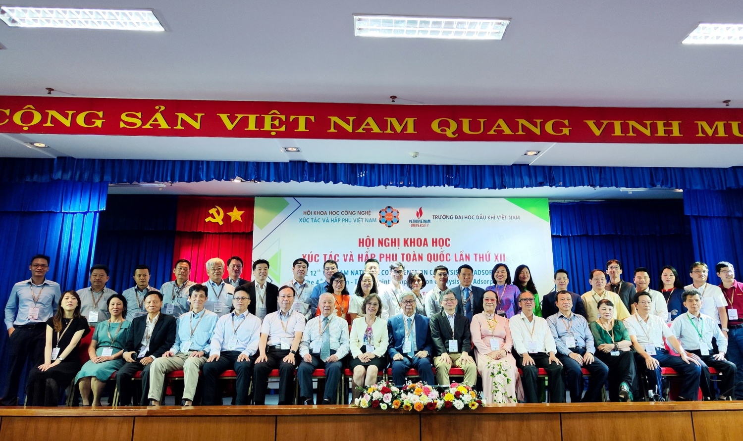 H1. Các đại biểu tham gia Hội nghị Xúc tác và Hấp phụ toàn quốc lần thứ XII