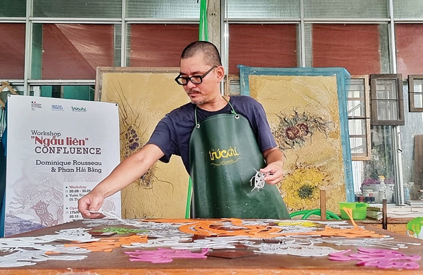 Phận giấy thôi long đong