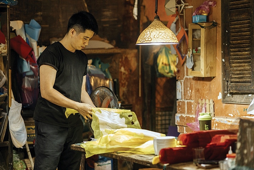 Phận giấy thôi long đong