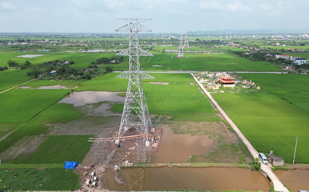 Cơ bản hoàn thành dựng cột Dự án đường dây 500kV mạch 3 cung đoạn NMNĐ Nam Định I - Thanh Hóa