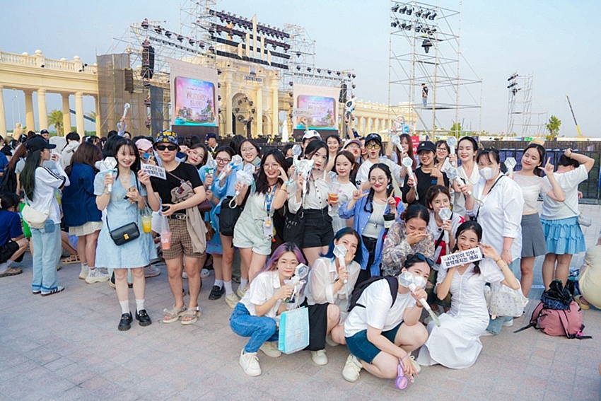 Choáng ngợp với màn ra mắt của Học viện cưỡi ngựa đầu tiên tại Việt Nam trên đảo Vũ Yên