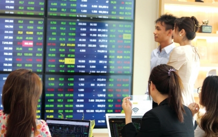 Tin tức kinh tế ngày 3/6: Chứng khoán bất ngờ tăng mạnh