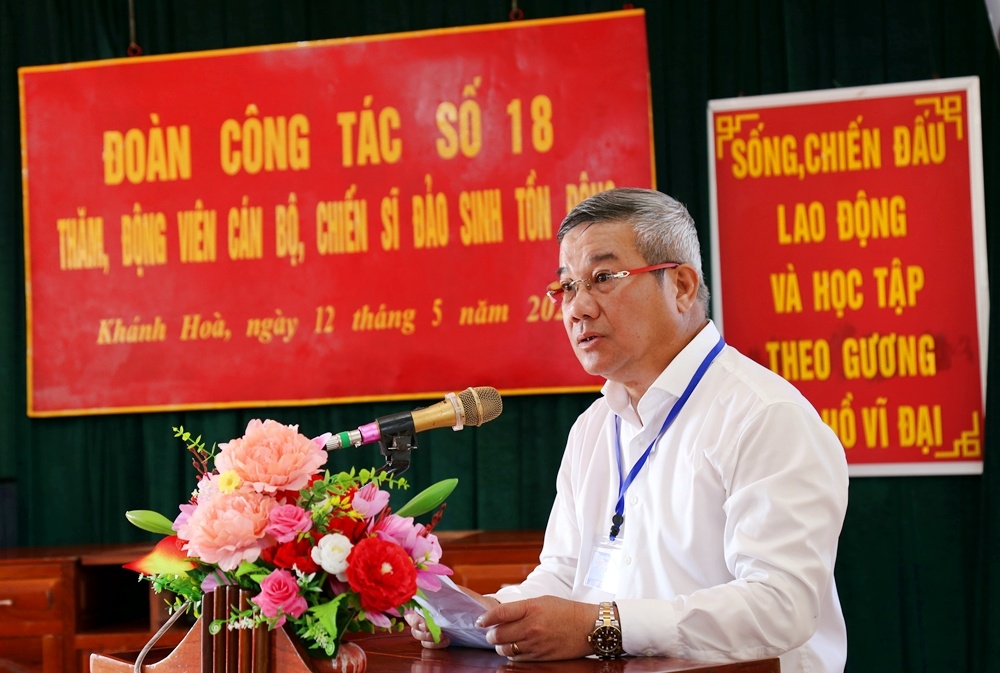 Đoàn công tác Petrovietnam thăm và động viên chiến sĩ đảo Sinh Tồn Đông Đoàn công tác Petrovietnam thăm và động viên chiến sĩ đảo Sinh Tồn Đông