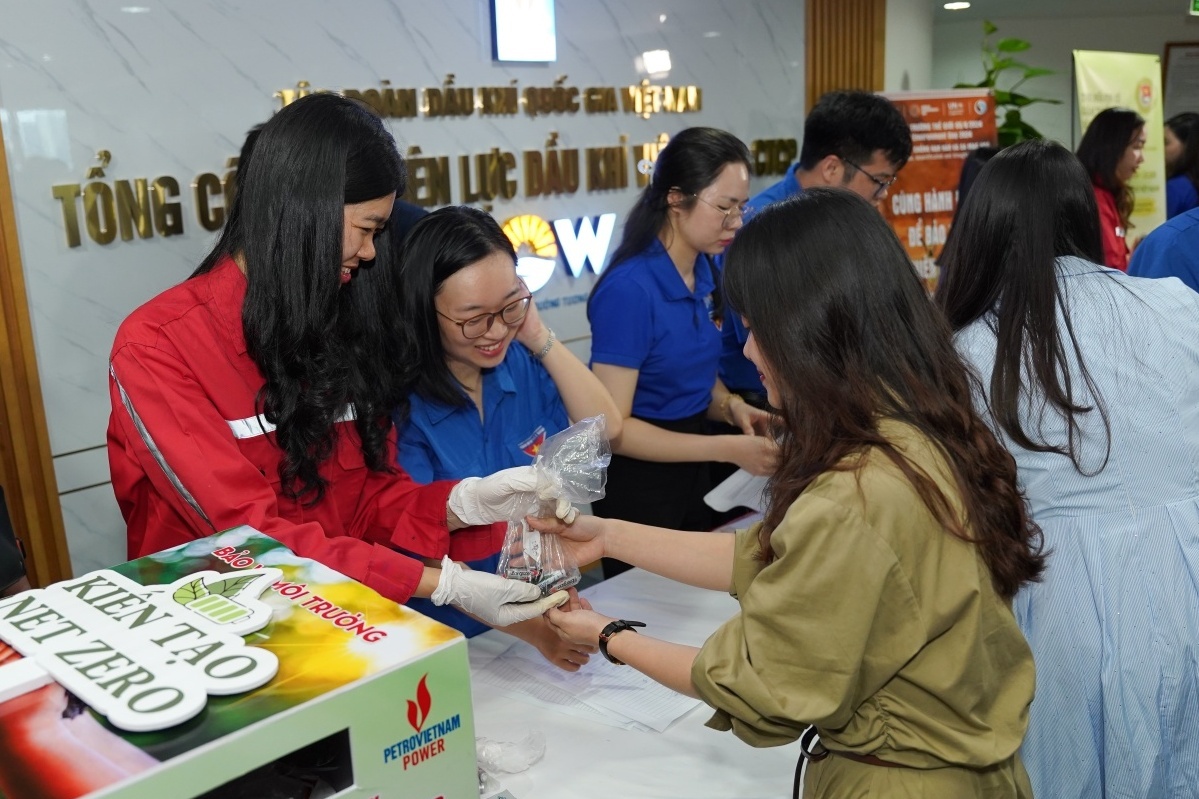 Tuổi trẻ PV Power tích cực hưởng ứng “Thu hồi pin cũ - Giảm thiểu ô nhiễm - Đẩy lùi suy thoái đất”
