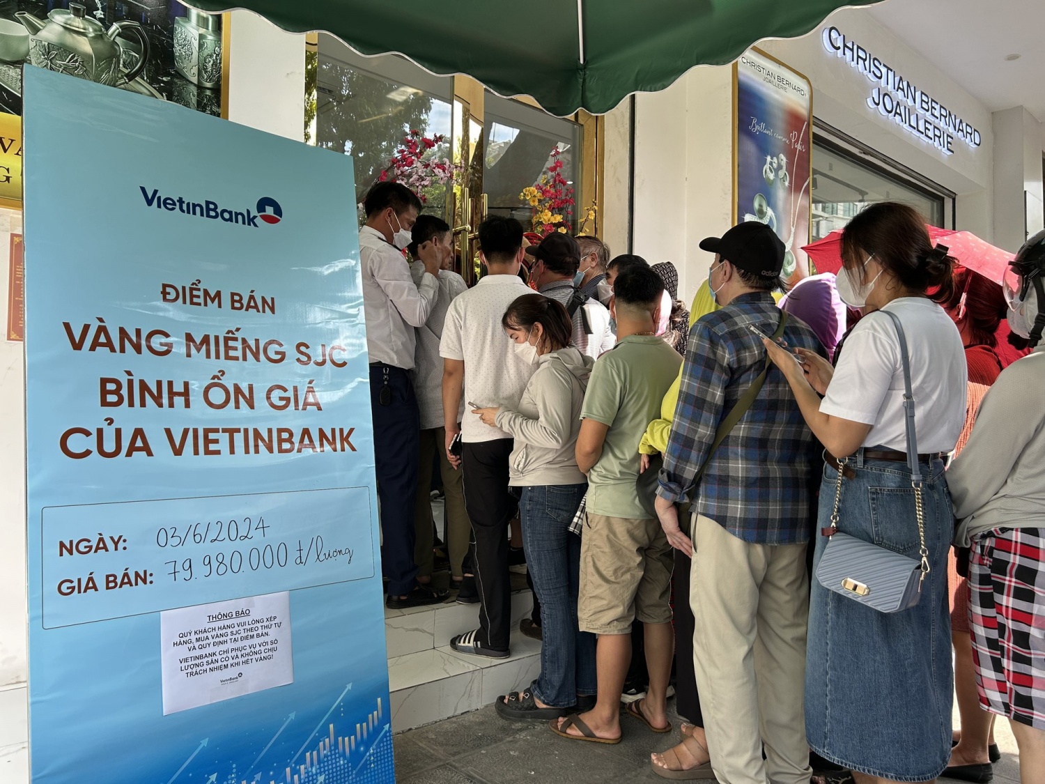 Giá vàng SJC tiếp tục giảm sâu sau 3 ngày bán vàng bình ổn