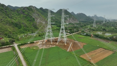 Dự án đường dây 500kV mạch 3: Hoàn thành gói thầu kéo dây đầu tiên
