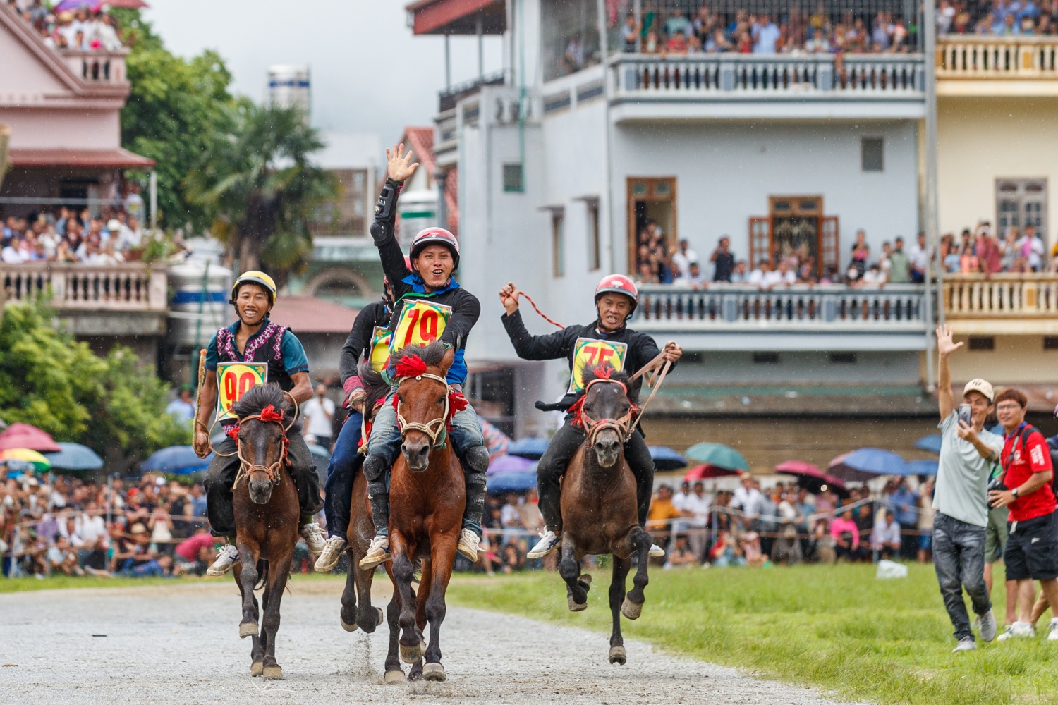 [Chùm ảnh] Hấp dẫn giải đua ngựa thồ nơi 