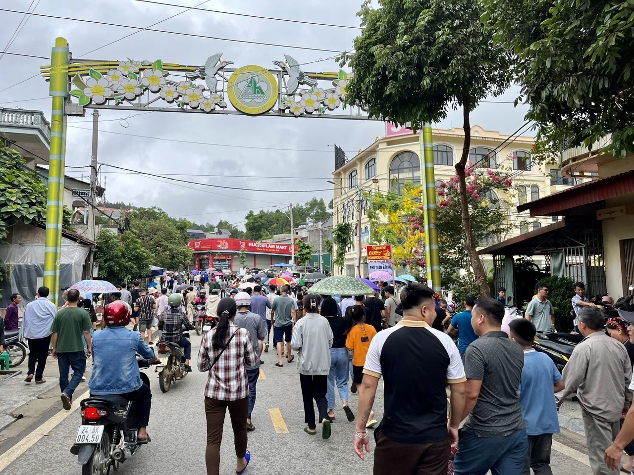 [Chùm ảnh] Hấp dẫn giải đua ngựa thồ nơi 