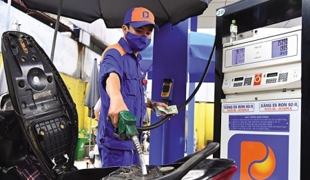 Giá xăng dầu tăng mạnh tới 720 đồng/lít