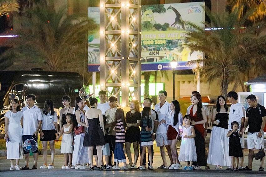 NovaWorld Phan Thiet nóng lên từng ngày với chuỗi Summer Fest, du khách đông nghịt từ sáng đến đêm