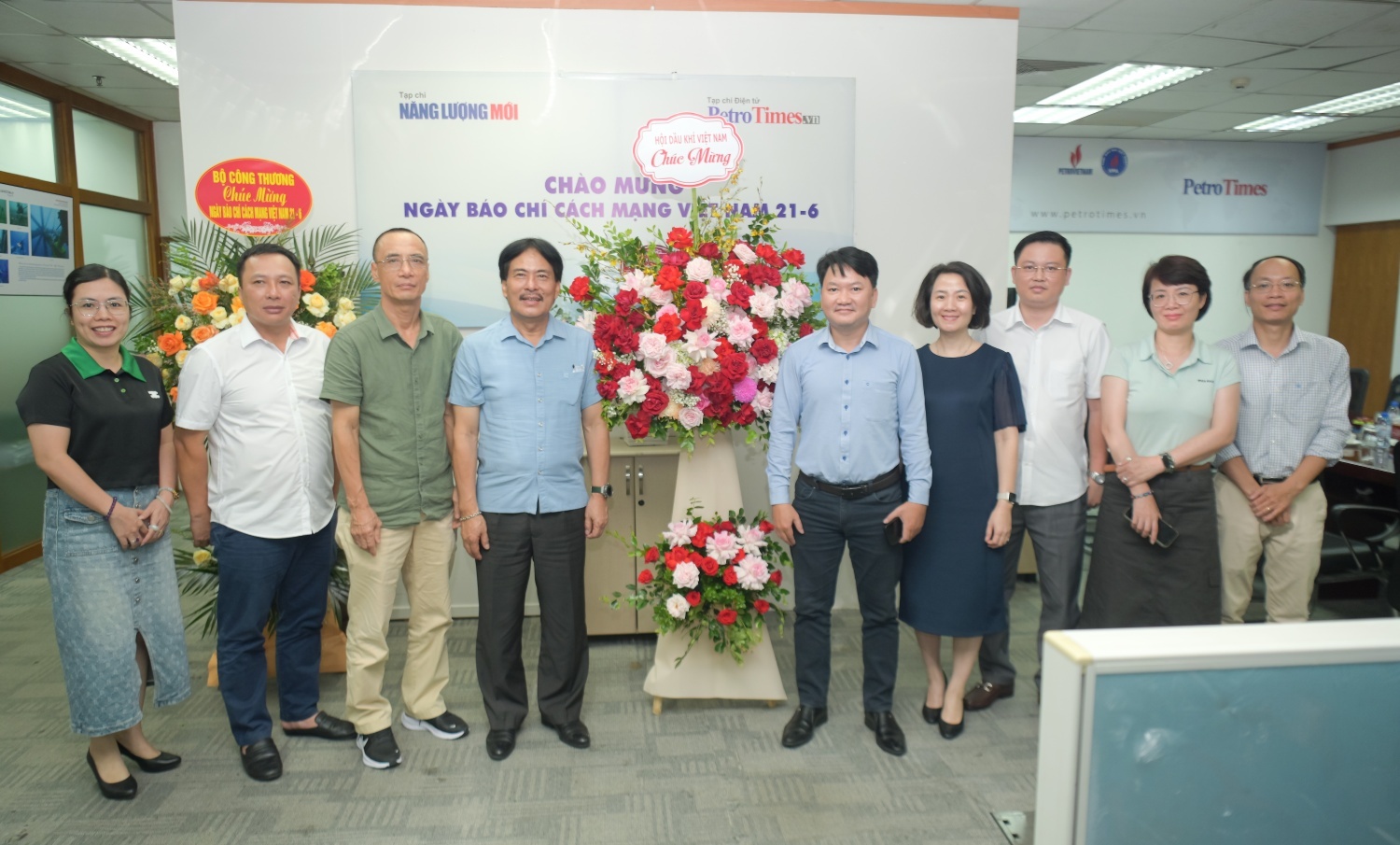 Lãnh đạo Hội Dầu khí Việt Nam chúc mừng Tạp chí Năng lượng Mới - PetroTimes nhân kỷ niệm 99 năm Ngày Báo chí Cách mạng Việt Nam