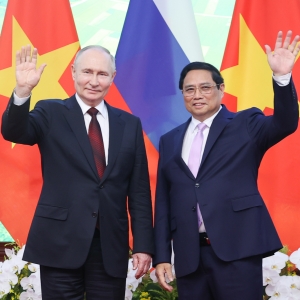 Sớm triển khai một số dự án lớn mang tính chất 