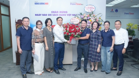 Công đoàn Cơ quan Tập đoàn Dầu khí Việt Nam chúc mừng Tạp chí Năng lượng Mới nhân kỷ niệm 99 năm Ngày Báo chí Cách mạng Việt Nam
