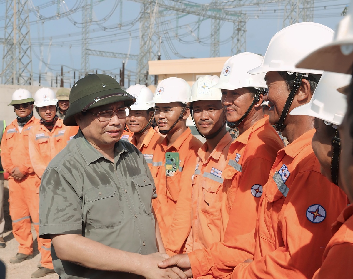 Thủ tướng Chính phủ biểu dương sự nỗ lực, vượt khó của các lực lượng tham gia thi công dự án Đường dây 500kV mạch 3
