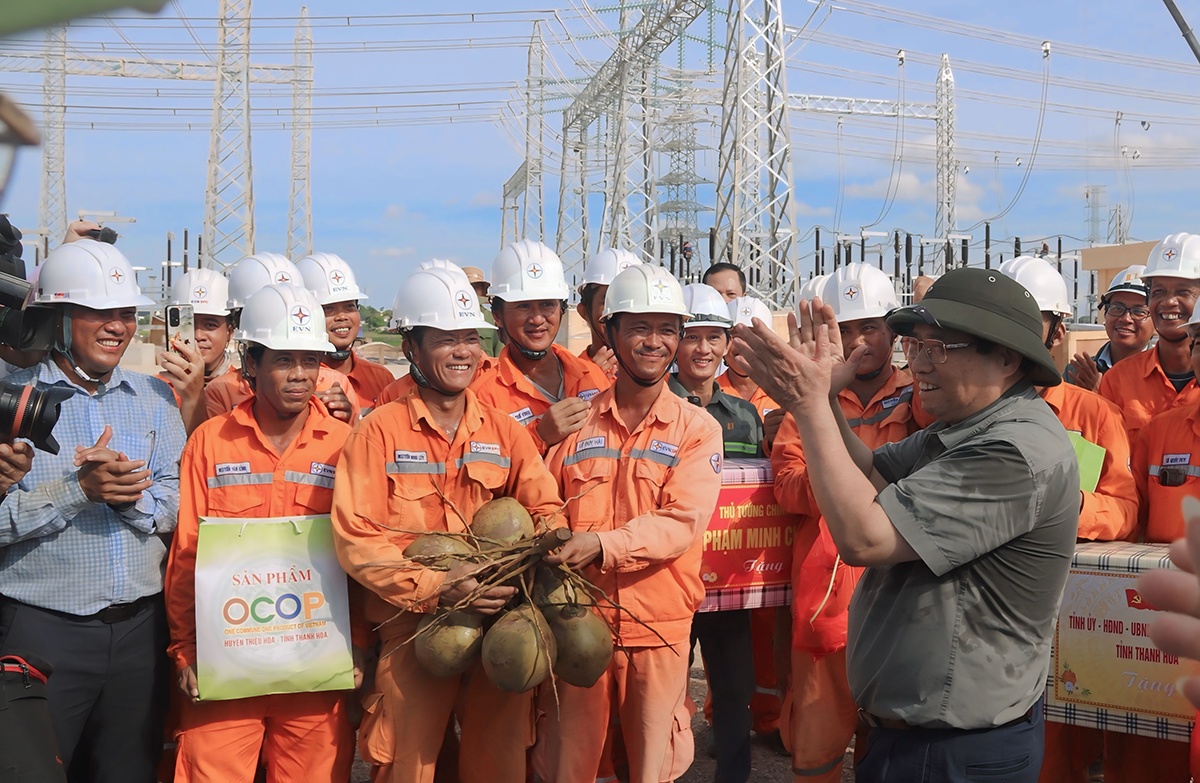 Thủ tướng Chính phủ biểu dương sự nỗ lực, vượt khó của các lực lượng tham gia thi công dự án Đường dây 500kV mạch 3