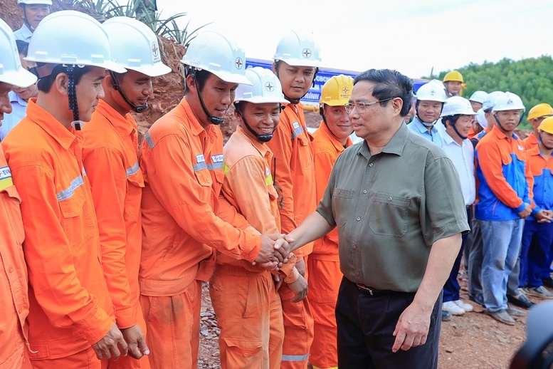 “Nước rút”, “thần tốc”, quyết tâm đưa đường dây 500kV mạch 3 sớm về đích