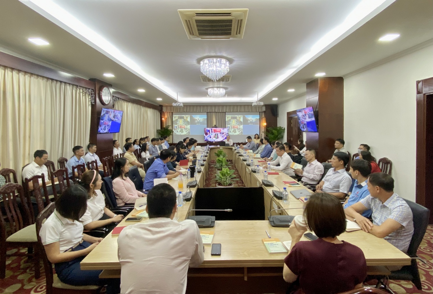 Đảng ủy Tập đoàn khai giảng lớp Bồi dưỡng lý luận chính trị cho đảng viên mới năm 2024 khu vực phía Nam