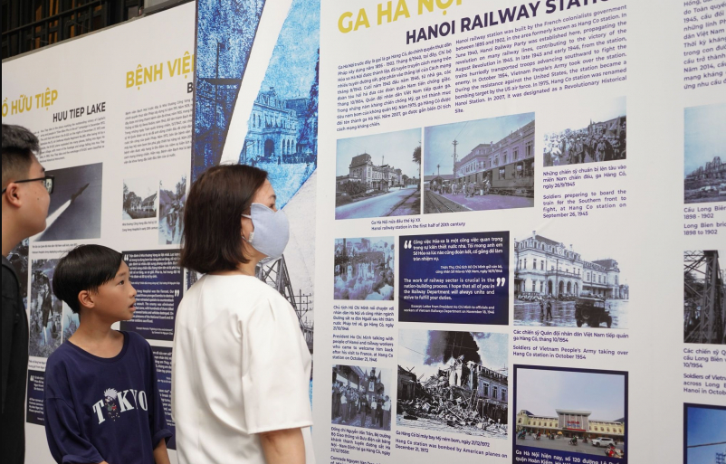 Trưng bày “Một thoáng di sản” tại nhà tù Hỏa Lò
