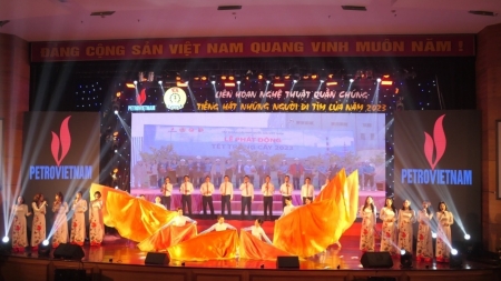 [PetrotimesTV] CĐ DKVN đóng vai trò quan trọng trong đoàn kết, động viên tinh thần của người lao động Dầu khí