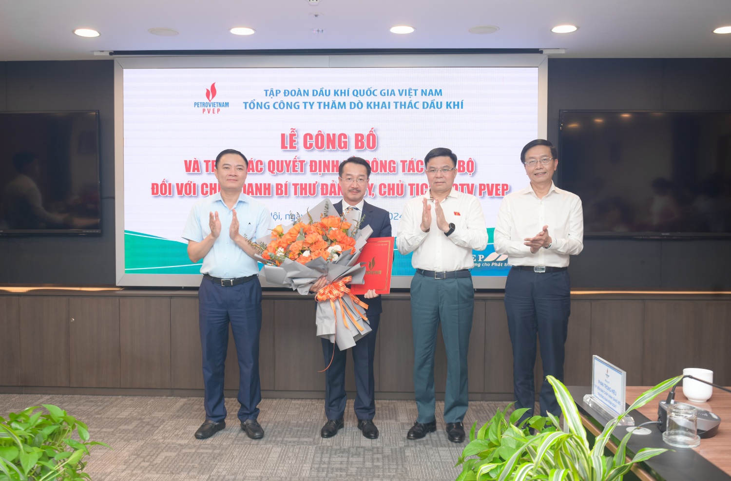 Công bố và trao quyết định Bí thư Đảng ủy, Chủ tịch HĐTV PVEP