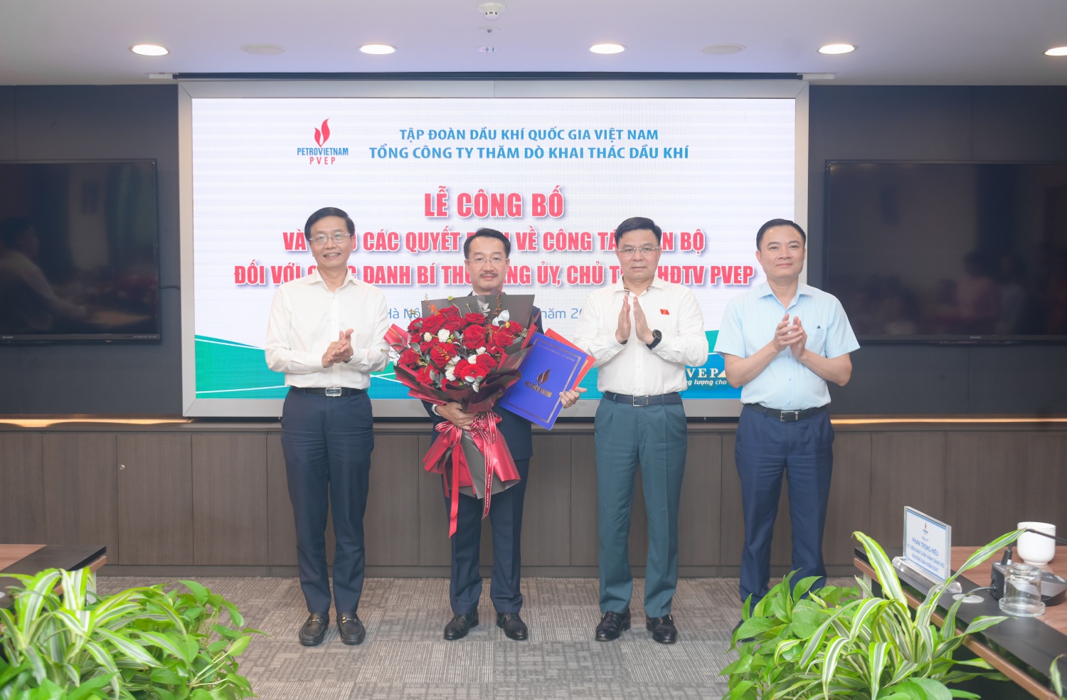 Công bố và trao quyết định Bí thư Đảng ủy, Chủ tịch HĐTV PVEP