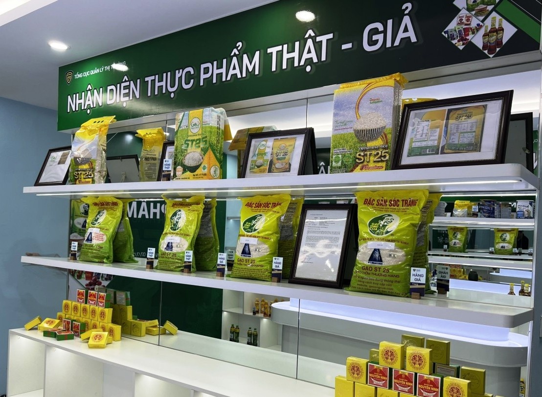 Nâng cao nhận thức về mua sắm an toàn qua trưng bày nhận diện thực phẩm thật - giả