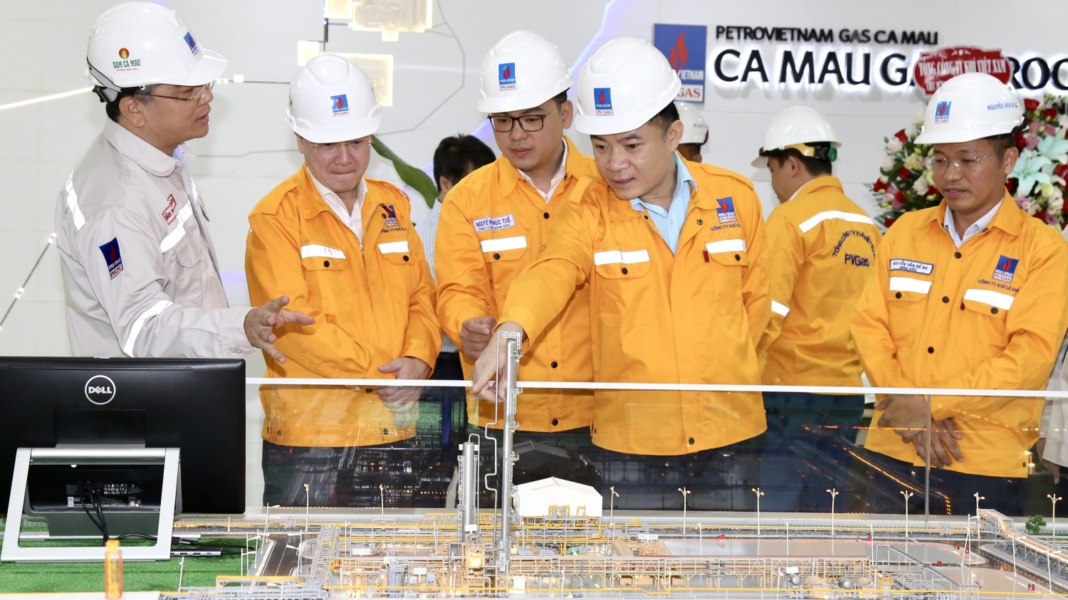 Đoàn công tác Petrovietnam thăm và làm việc tại Nhà máy Xử lý khí Cà Mau