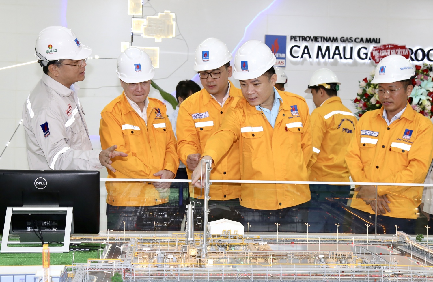 Đoàn công tác Petrovietnam thăm Nhà máy xử lý Khí - Công ty Khí Cà Mau Đoàn công tác Petrovietnam thăm và làm việc tại Nhà máy Xử lý khí Cà Mau