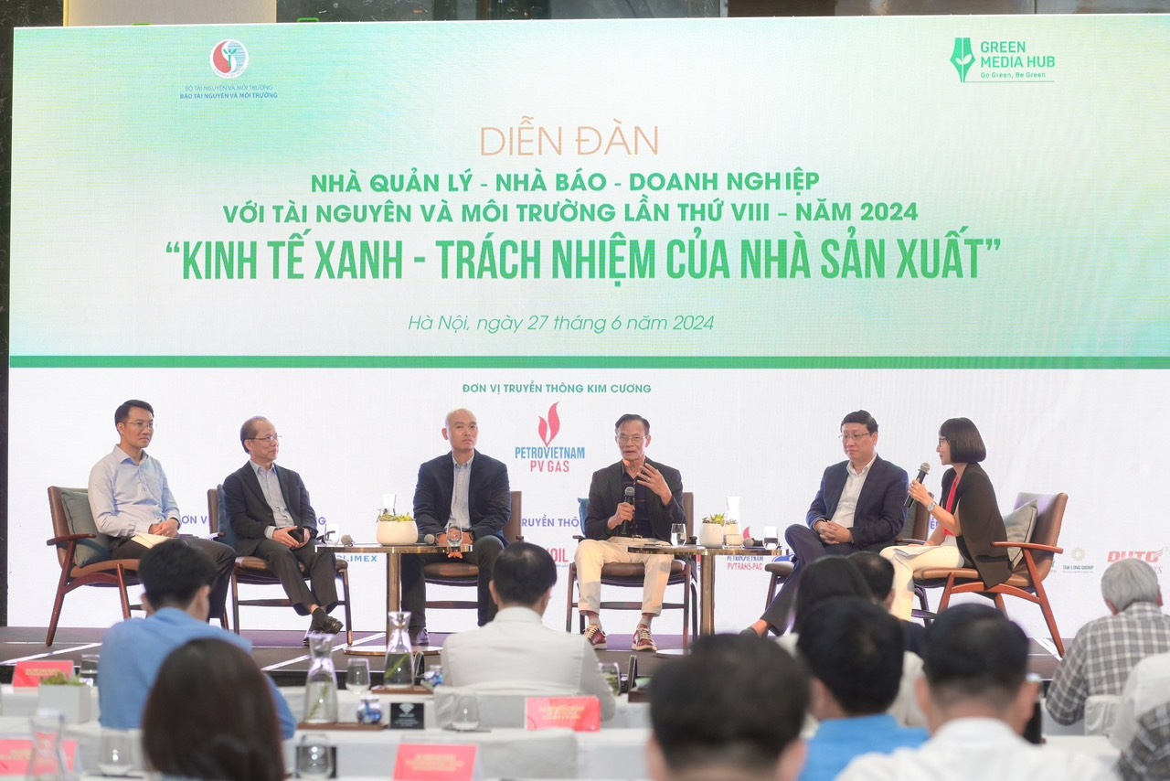 Phiên Tọa đàm “Con đường đến đích xanh” trong khuôn khổ Diễn đàn