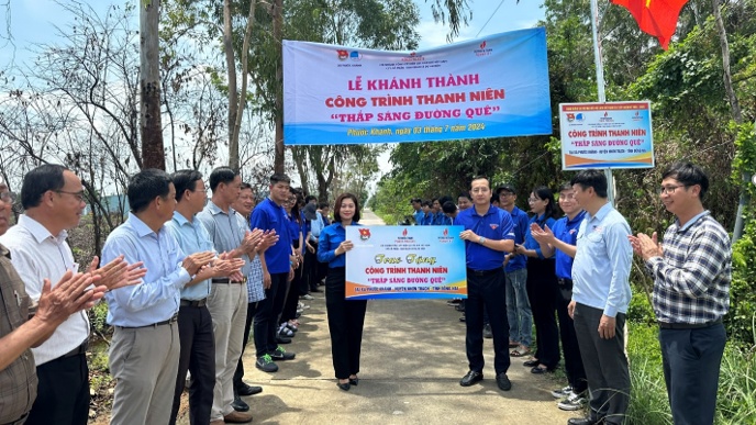 Ban Quản lý Dự án điện và PV Power NT khánh thành và bàn giao Công trình thanh niên “Thắp sáng đường quê”