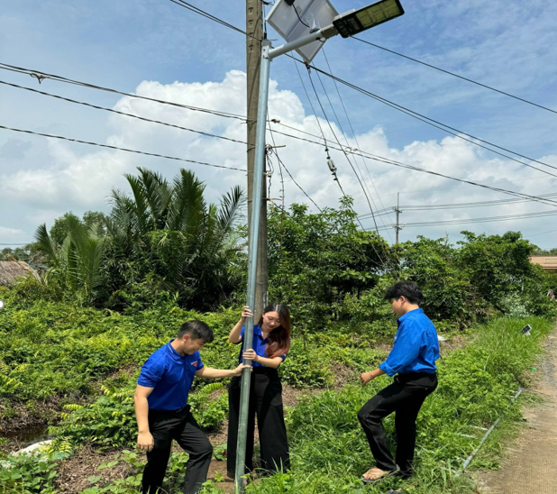 Ban Quản lý Dự án điện và PV Power NT khánh thành và bàn giao Công trình thanh niên “Thắp sáng đường quê”