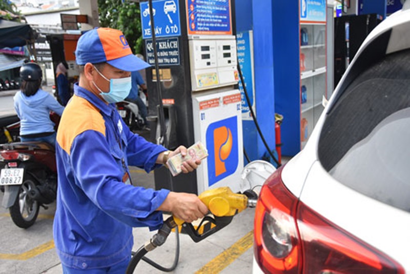 để khuyến khích cạnh tranh và minh bạch hóa hoạt động kinh doanh xăng dầu, thông tin với báo chí, chuyên gia Nguyễn Hoàng Dũng - thành viên Nhóm tham vấn hiến kế kinh tế vĩ mô quốc gia và hội nhập quốc tế cho rằng, cần xem xét áp dụng mô hình sàn giao dịch xăng dầu - Ảnh minh họa: ITN