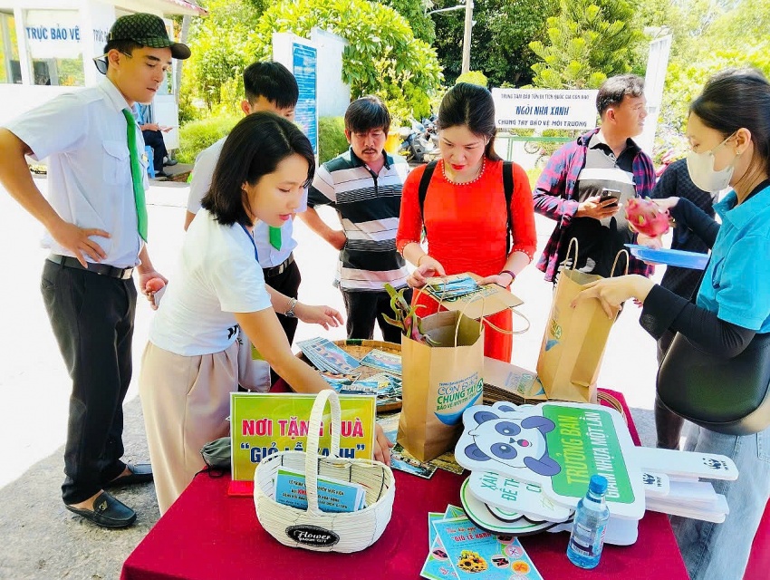 Côn Đảo: “Nói không với hoạt động cúng đốt hàng mã”