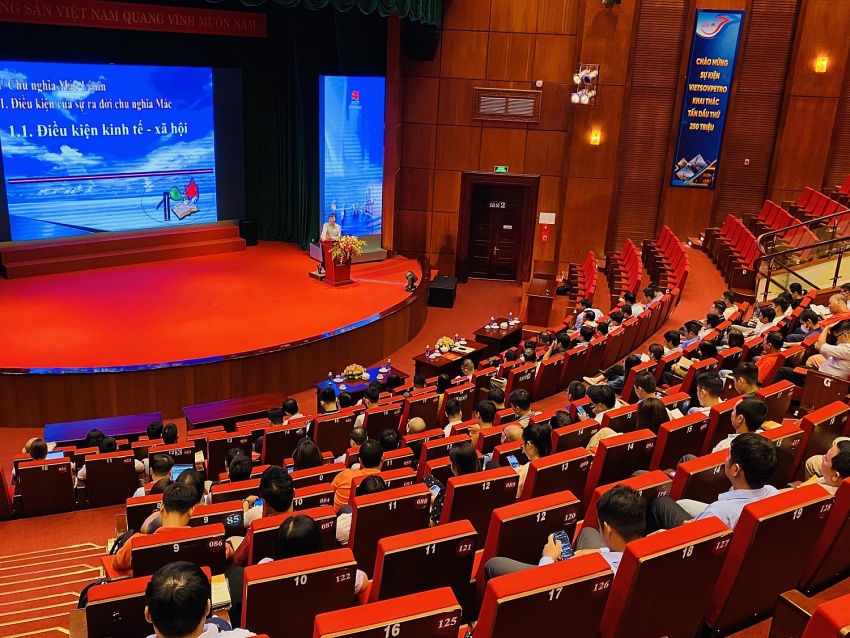 Đảng ủy Tập đoàn khai giảng lớp Bồi dưỡng lý luận chính trị cho đảng viên mới năm 2024 khu vực Vũng Tàu
