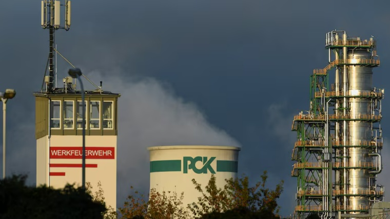 Nhà máy lọc dầu chưa rõ thuộc về ai hoạt động ra sao?