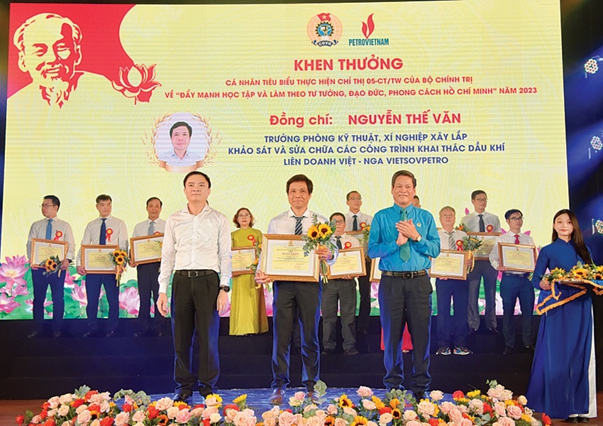 Lan tỏa tinh thần học Bác