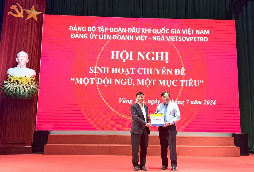 Đảng bộ Vietsovpetro tổ chức sinh hoạt chuyên đề "Một đội ngũ, Một mục tiêu"