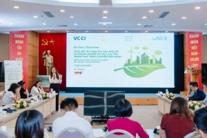 Chung tay nâng cao vai trò của phụ nữ trong chuyển đổi xanh