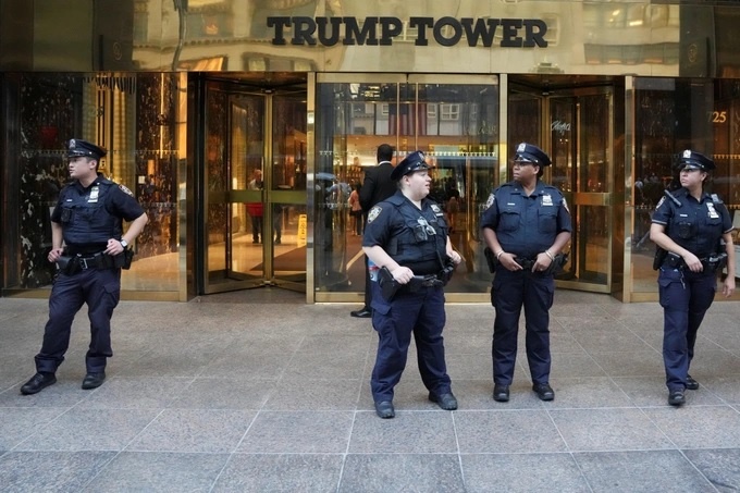 Nổ súng tại sự kiện vận động tranh cử, ông Trump bị thương