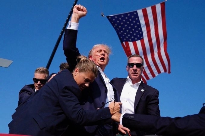 Nổ súng tại sự kiện vận động tranh cử, ông Trump bị thương