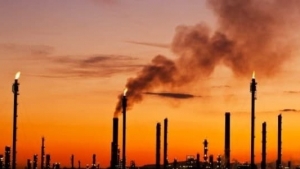 Chính sách của OPEC+ và lo ngại nhu cầu khiến giá dầu dao động trong phạm vi hẹp