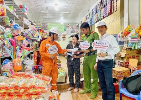 Điện lực miền Nam: “Đi từng ngõ - gõ từng nhà” tuyên truyền sử dụng điện an toàn